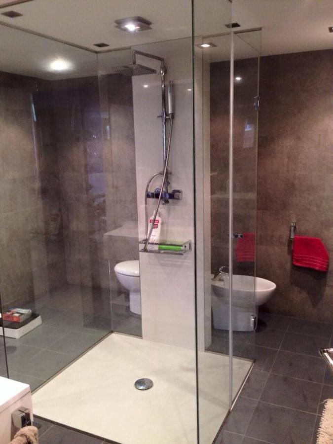 Piso Moderno, Centrico Y Con Garaje Gratis Apartment Bilbao Luaran gambar
